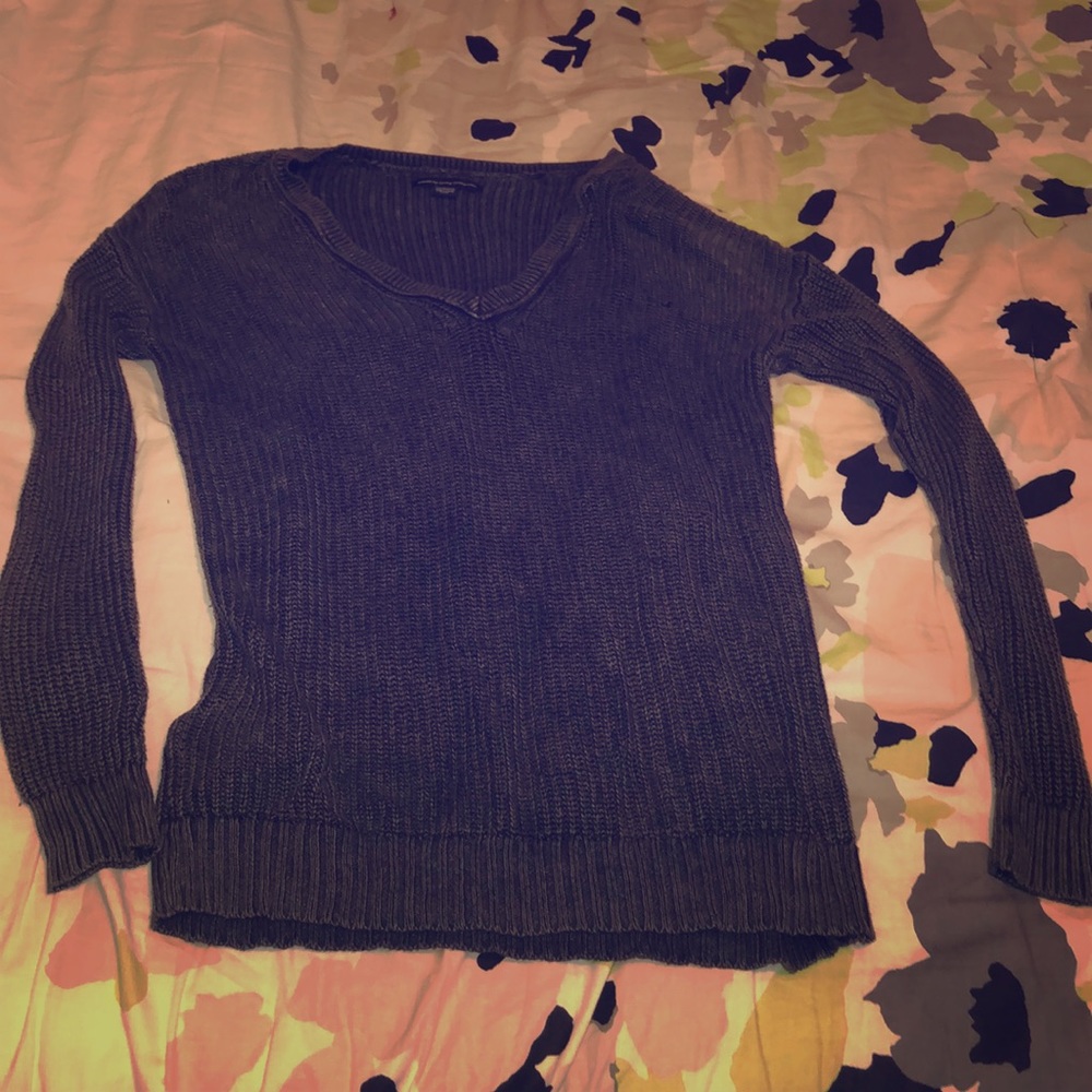 Gray long sleeve shirt